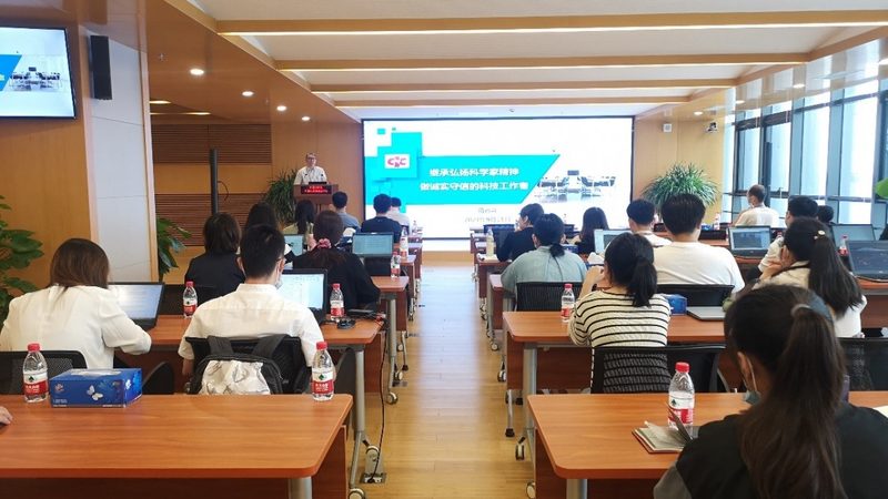 叉车操作证复审考核主要包括以下内容：